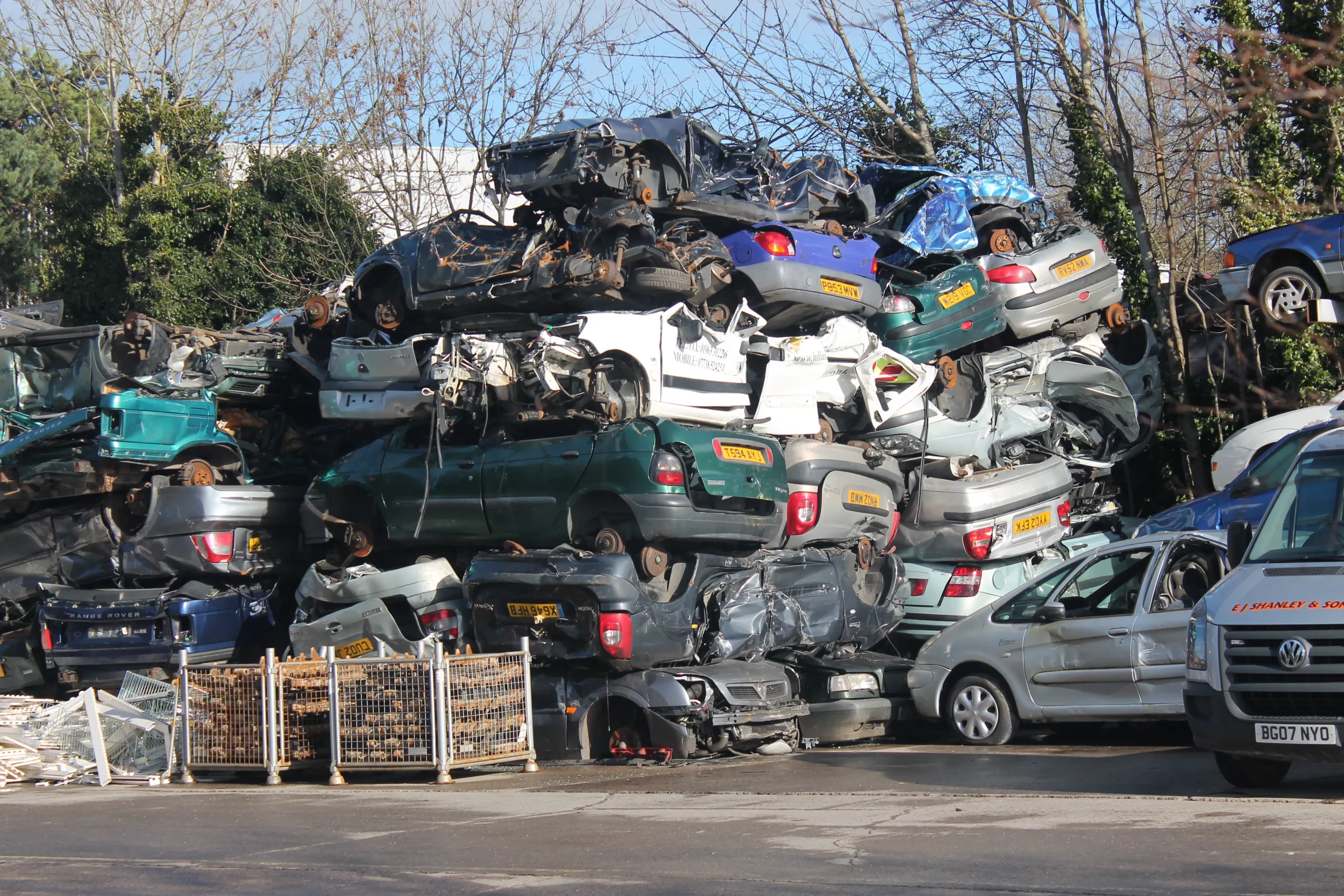 imgi_348_Scrap_cars_(15588473248)